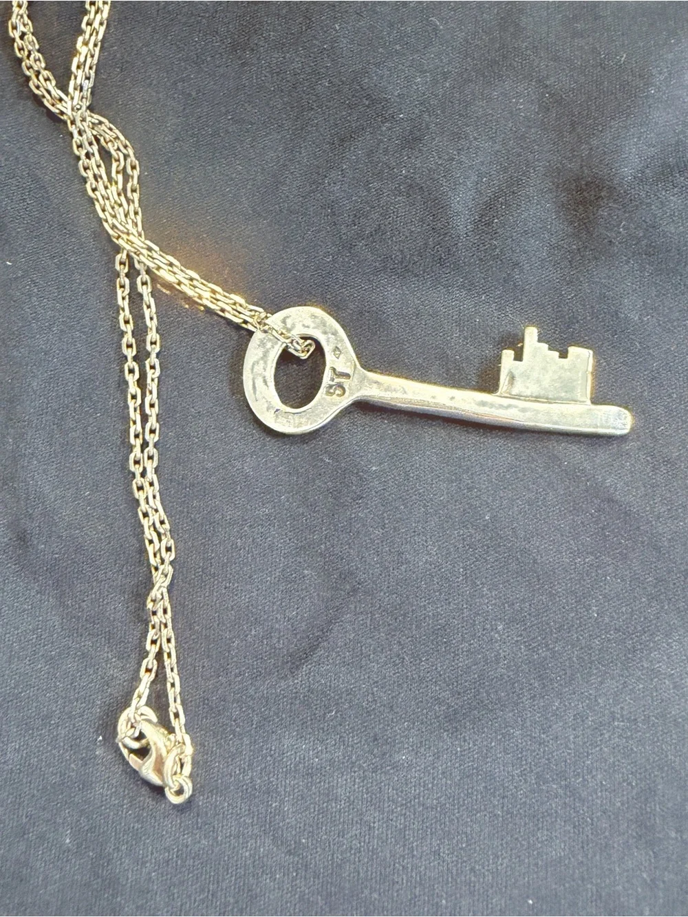 BRAND NEW Silver Key Pendant Necklace -  Sterling Silver **NEVER WORN** - Picture 4 of 4